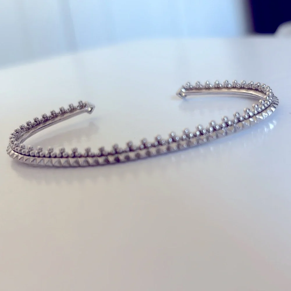 Kendra Scott includes 2x